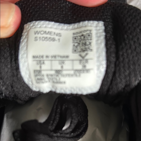 Saucony Black and White Athletic Shoes with Mesh Upper - Picture 4 of 4